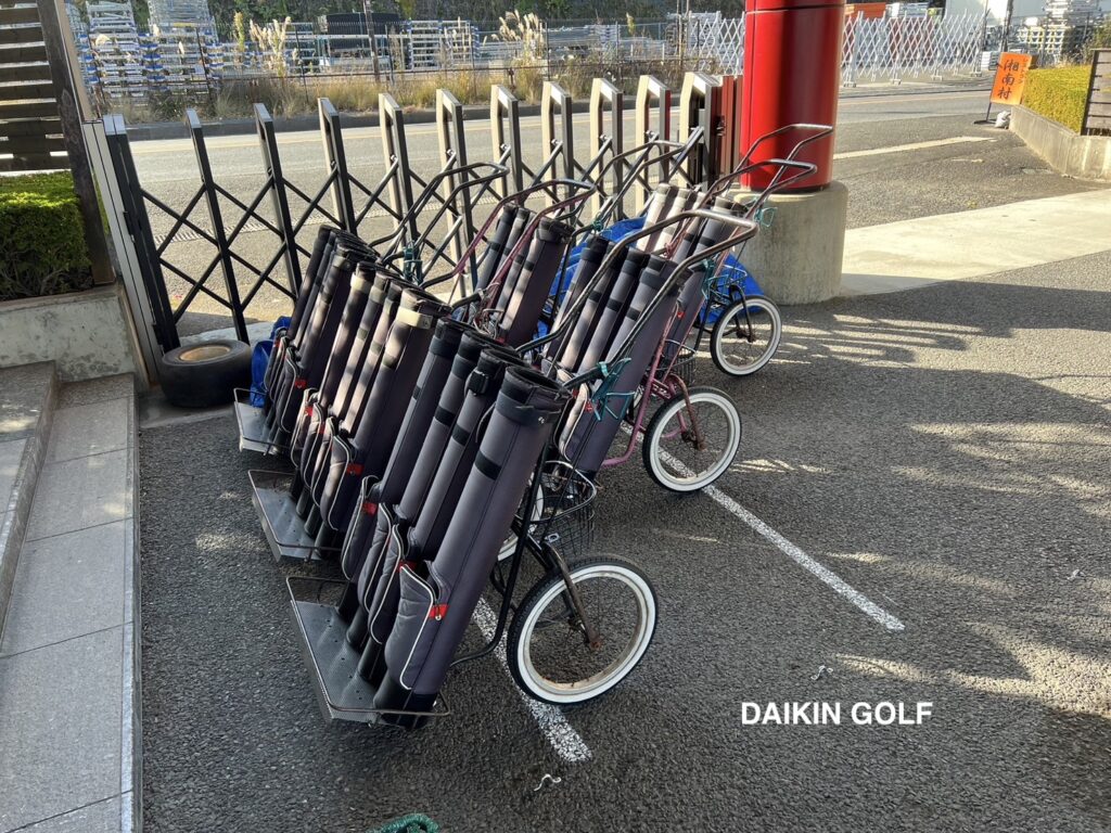 葉山島ゴルフクラブの手押しカート