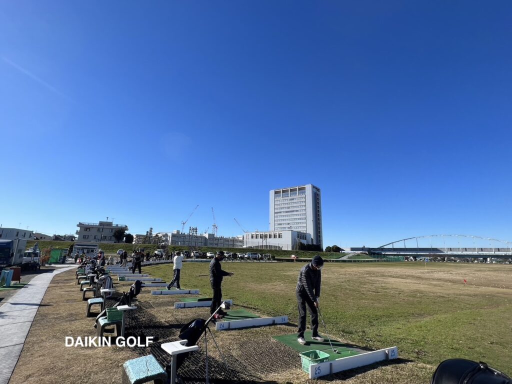 川崎ゴルフ練習場のドライビングレンジ
