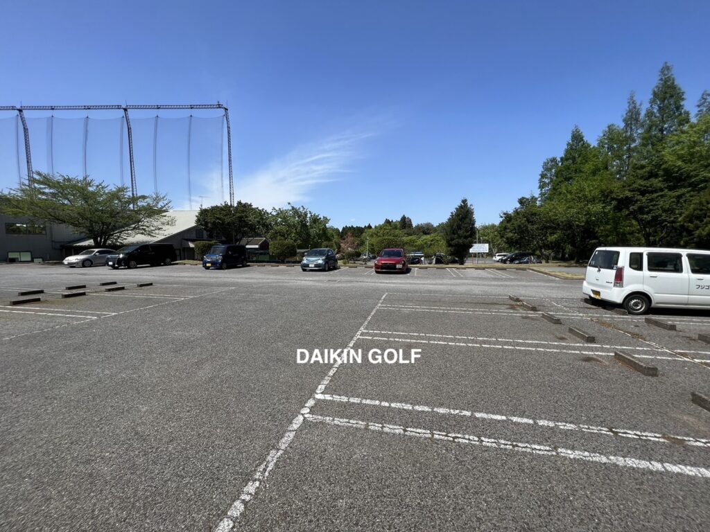 フジゴルフパークの駐車場