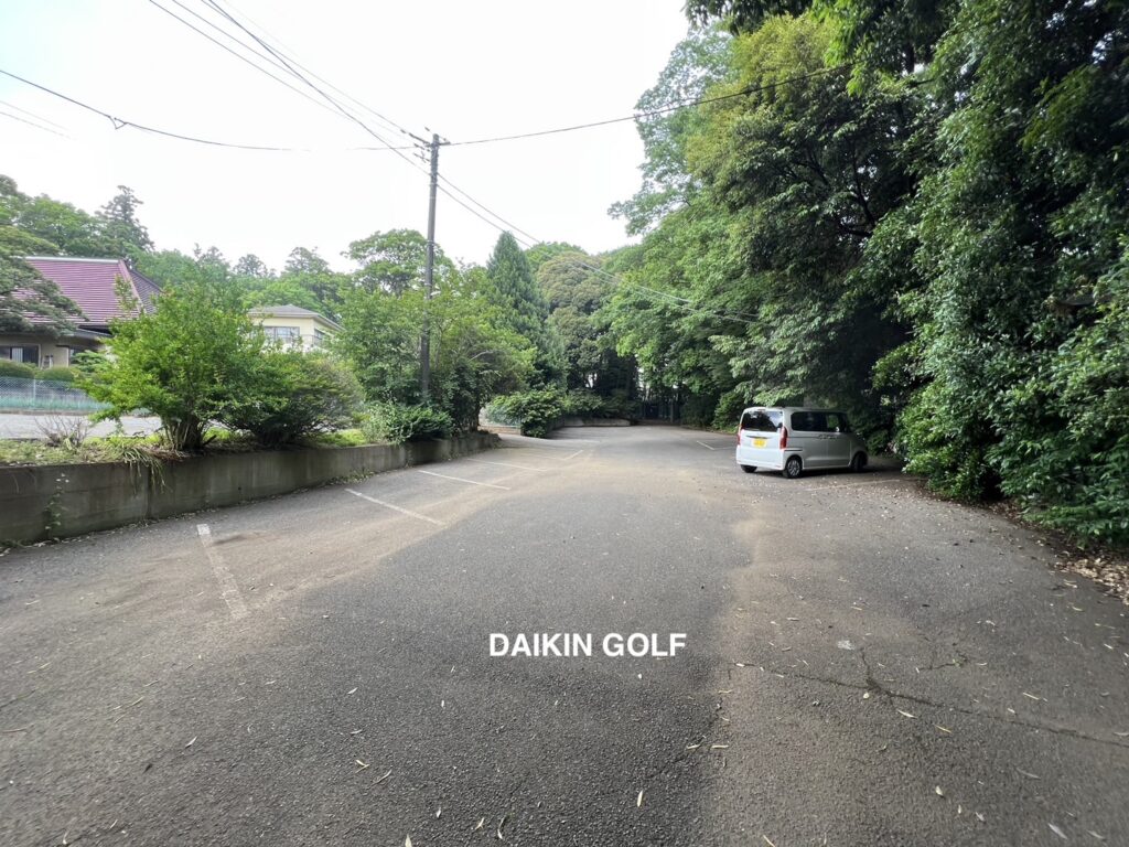 増尾ゴルフの駐車場